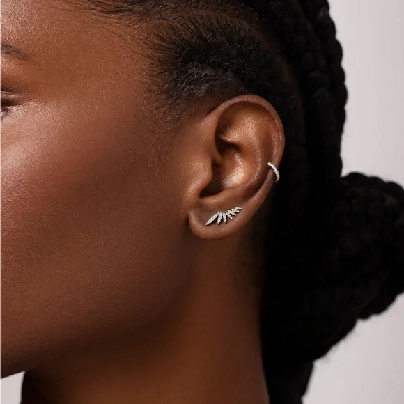 Ring Concierge Mini Diamond ear cuff - Picture 2 of 7